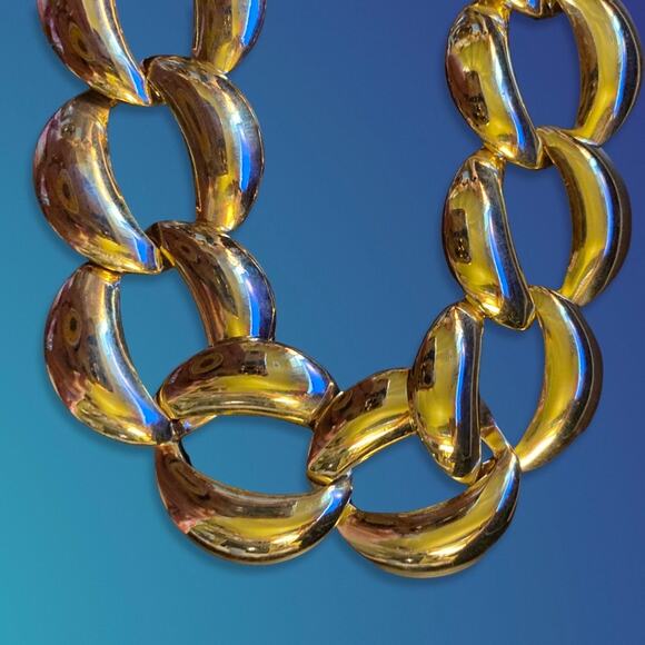 Lovely Gold Tone Linked Necklace and Bracelet - Picture 3 of 6